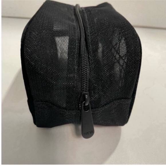 Dior gift Black Mesh Pouch - Picture 5 of 9